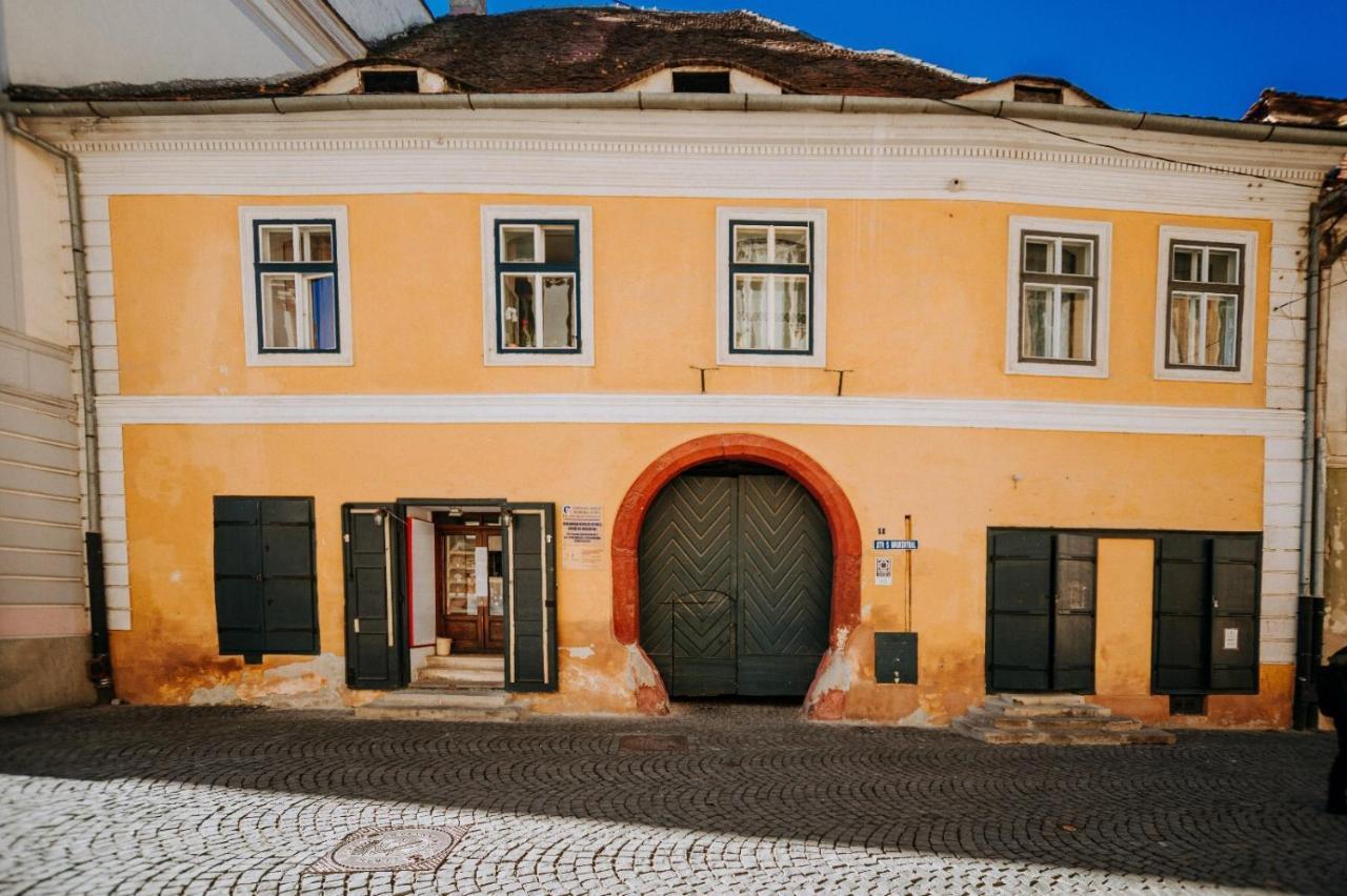 Central Am Brukenthal Lägenhet Sibiu Exteriör bild